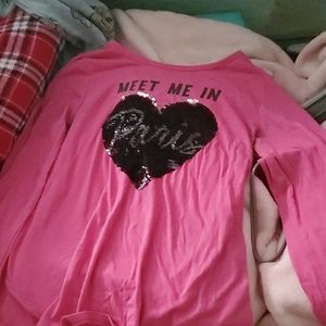 Pink shirt with a heart that changes